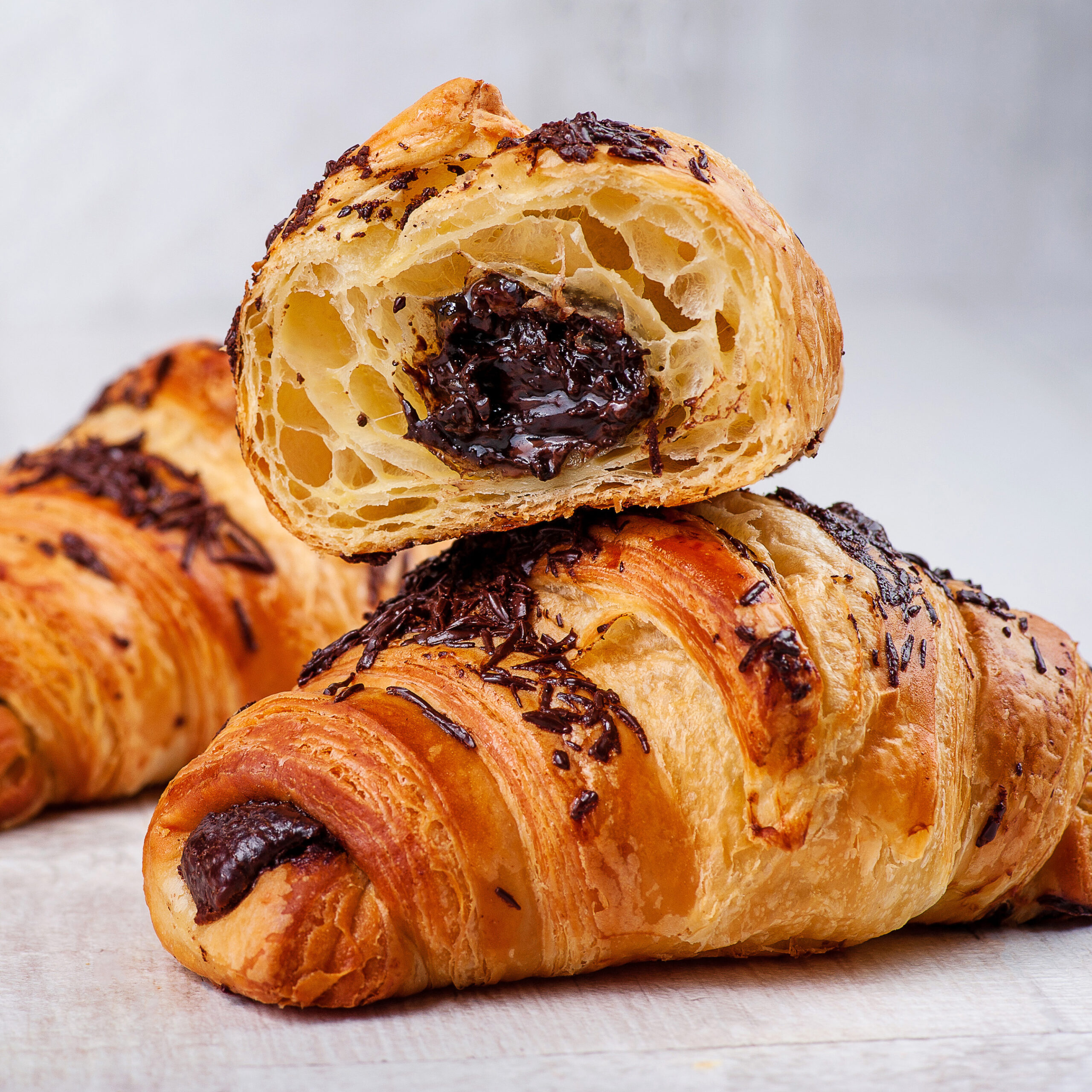 Круассан для выпекания с шоколадно ореховой начинкой 95 гр. 2,850 кг 30 шт (1шт/кор) ДФ 500 купить в Донецке - Сушиман