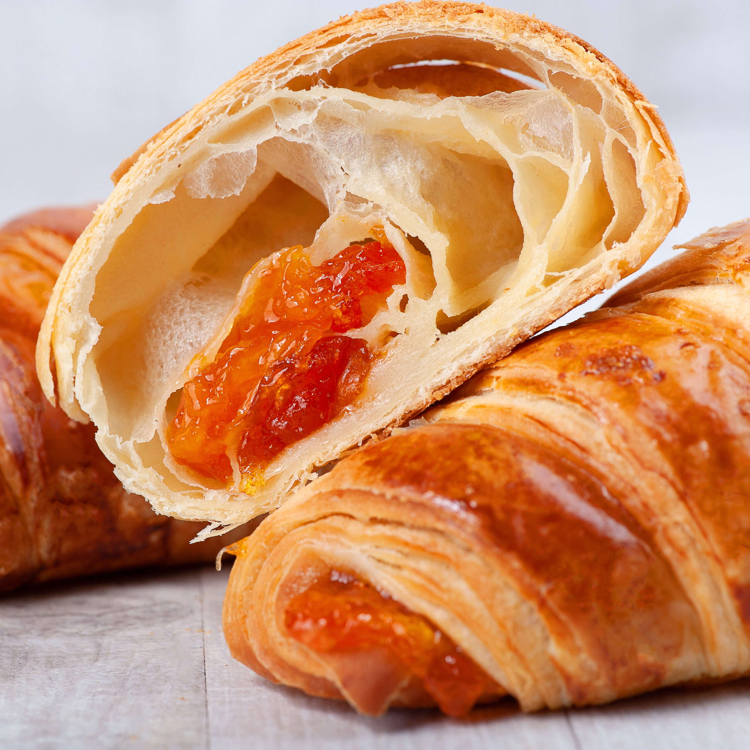 Круассан для выпекания с абрикосовой начинкой 95 гр. 2,850 кг 30 шт (1шт/кор) ДФ 496 купить в Донецке - Сушиман