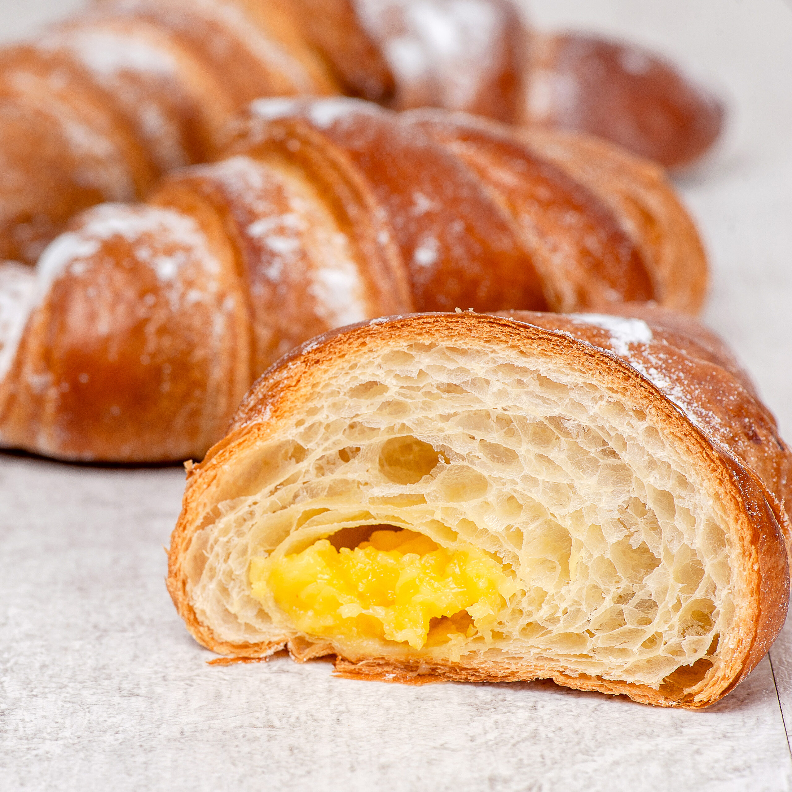 Круассан для выпекания с заварным кремом 85 гр.2,550 кг. 30шт (1шт/кор) ДФ 585 купить в Донецке - Сушиман