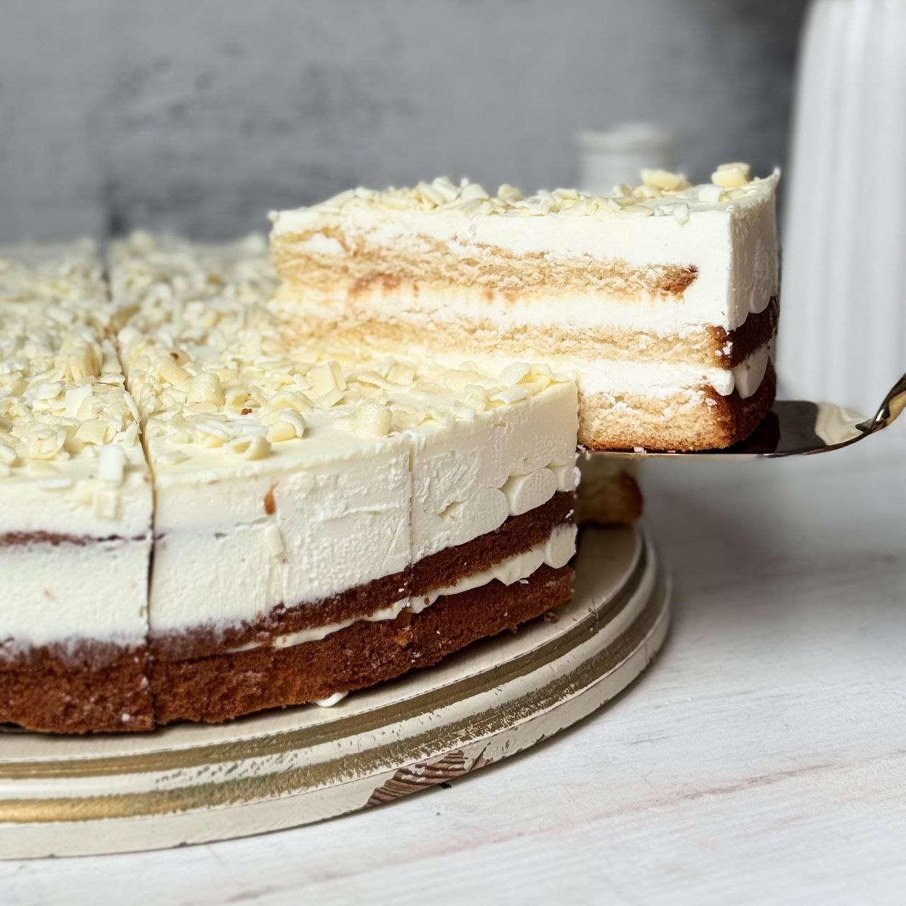 Торт Молочная девочка 1,75кг. 14 порций (4шт/кор) ДФ 759 купить в Донецке - Сушиман