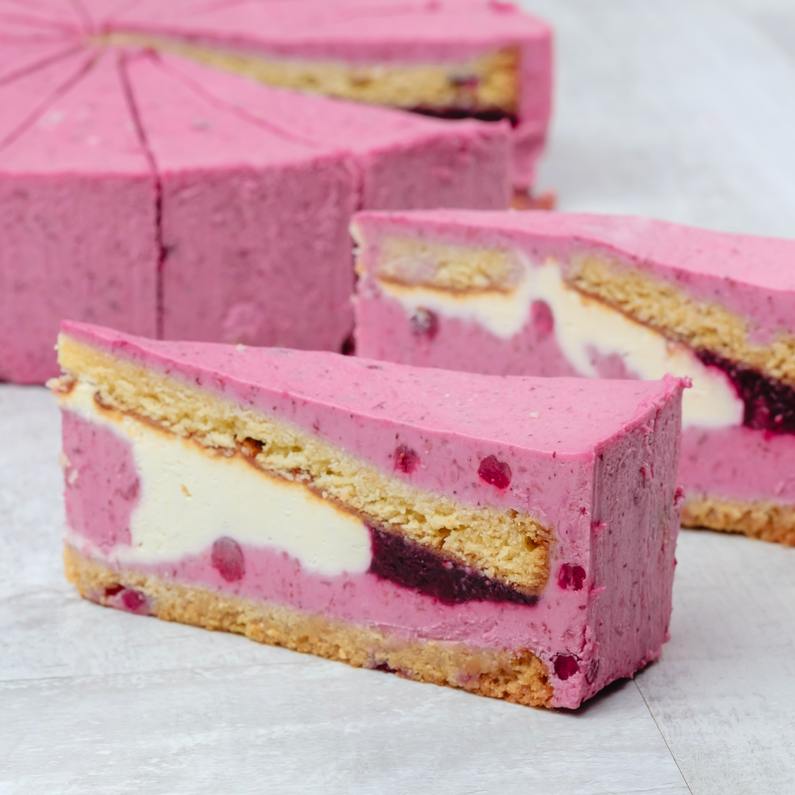 Торт С лесными ягодами 2,16кг /16порций (4шт/кор) ДФ 553 купить в Донецке - Сушиман